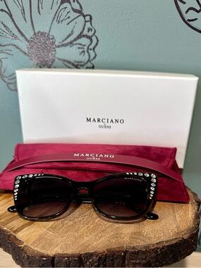 GUESS BY MARCIANO
SUNWEAR GM00000